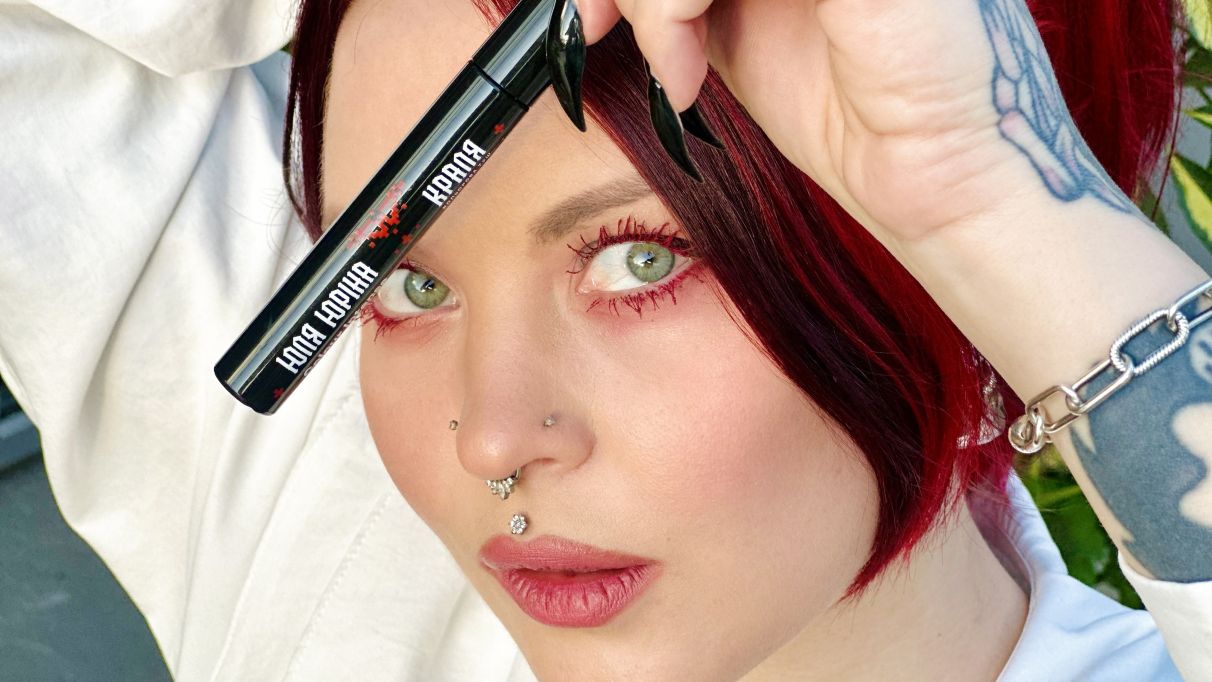 yulia-yurina-kralya-mascara-tush-colour-intense